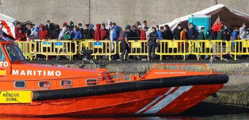 Más de 1.300 personas han llegado a pernoctar en este campamento de primera acogida (Foto EFE / Elvira Urquijo A.)